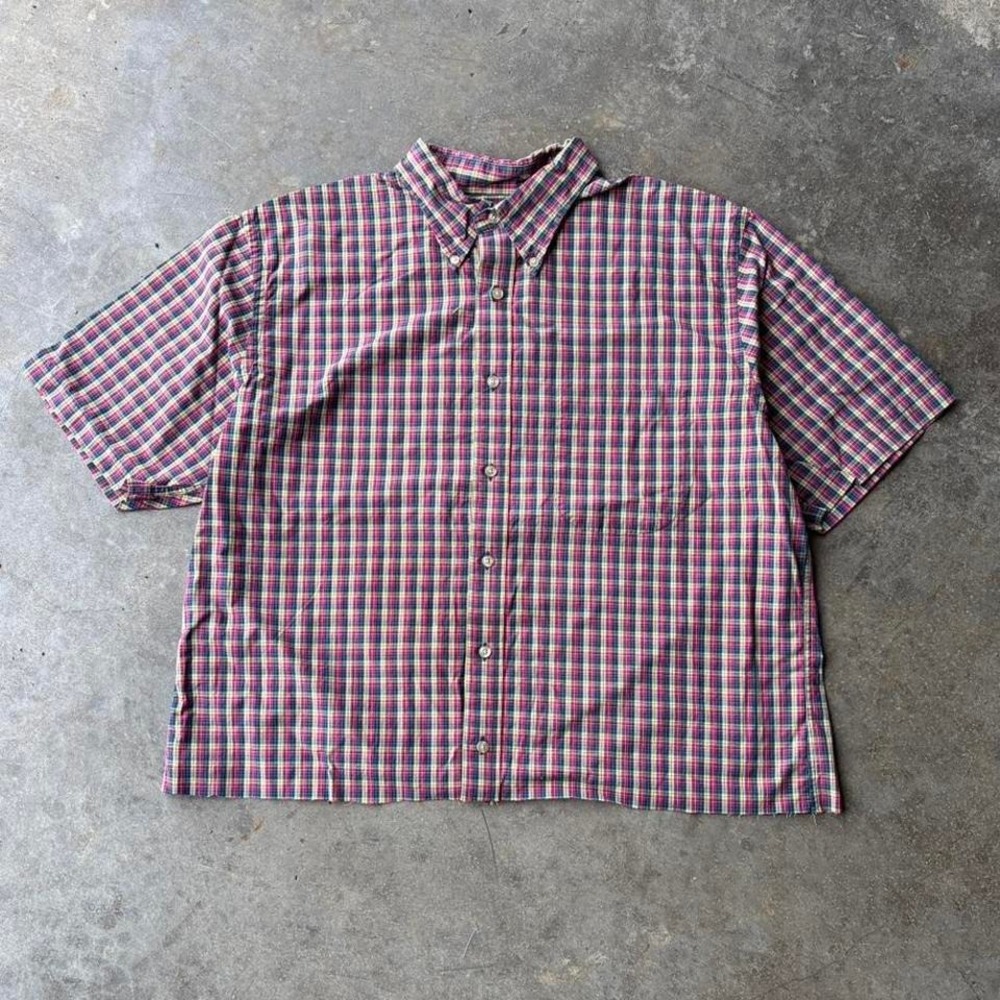 2000s cropped boxy button up